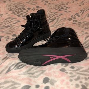 Alexandra Glossy Sneaker